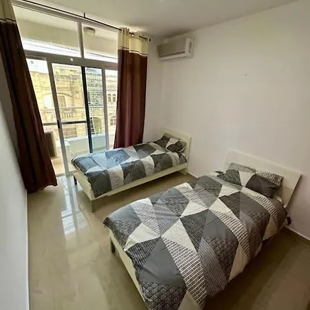 Modern - Close To The & Pv Is-Swieqi
