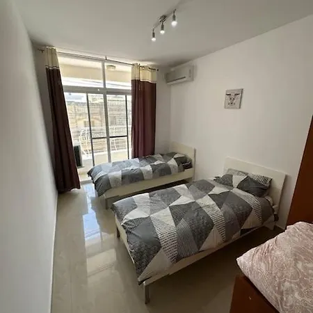 Modern - Close To The & Pv Apartment