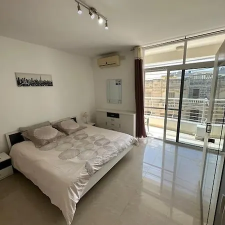Modern - Close To The & Pv Apartment *