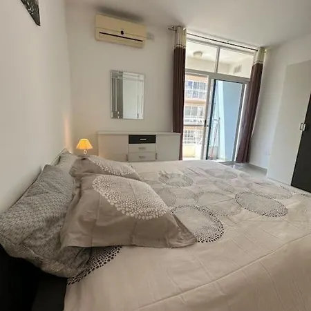 Modern - Close To The & Pv Is-Swieqi